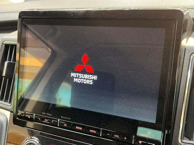 【純正10型ナビ】人気の純正ナビを装備。オーディオ機能も充実しており、Bluetooth接続すればお持ちのスマホやMP3プレイヤーの音楽を再生可能!毎日の運転がさらに楽しくなります!!