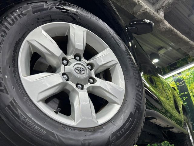 �y����17�C���`�A���~�z�C�[���z�O�ςɃ}�b�`���������A���~�z�C�[���𑕒����Ă���܂��B�e��ЊO�A���~�z�C�[����A�X�^�b�h���X�^�C�����戵�����Ă���܂��B���񂲑��k����������