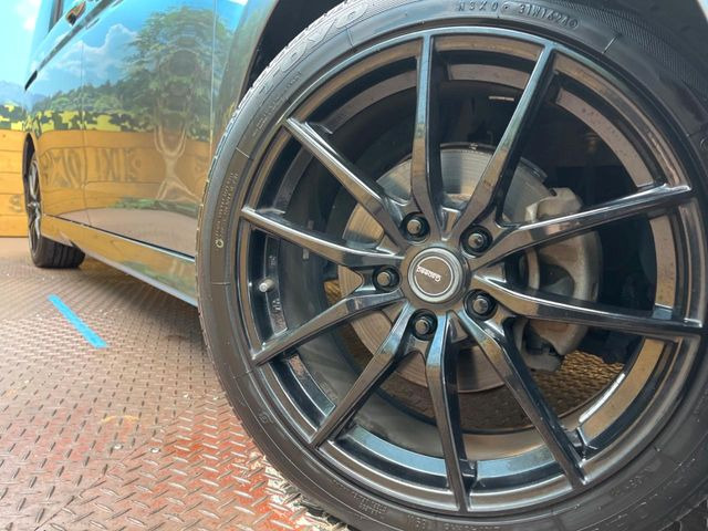 �y18�C���`�A���~�z�C�[���z�O�ςɃ}�b�`�����A���~�z�C�[���𑕒����Ă���܂��B�e��A���~�z�C�[����A�X�^�b�h���X�^�C�����戵�����Ă���܂��B���񂲑��k����������