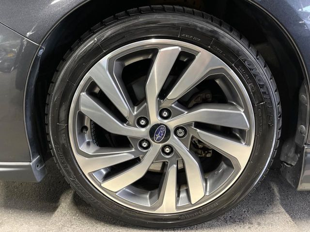 �y����18�C���`�A���~�z�C�[���z�O�ςɃ}�b�`���������A���~�z�C�[���𑕒����Ă���܂��B�e��ЊO�A���~�z�C�[����A�X�^�b�h���X�^�C�����戵�����Ă���܂��B���񂲑��k����������