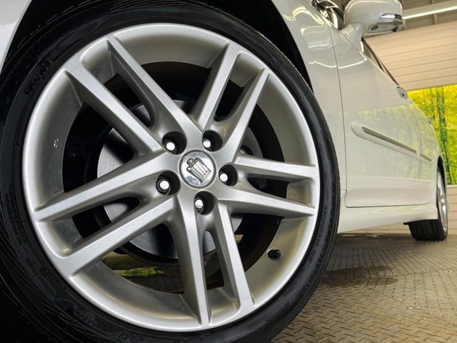 �y����18�C���`�A���~�z�C�[���z�O�ςɃ}�b�`���������A���~�z�C�[���𑕒����Ă���܂��B�e��ЊO�A���~�z�C�[����A�X�^�b�h���X�^�C�����戵�����Ă���܂��B���񂲑��k����������