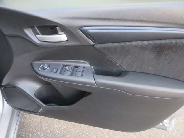 �y�S�ԕۏؕt�z�I���b�N�XU-CAR�ł͑S�ԕۏؕt�Ŕ̔����Ă���܂��B�X�Ȃ���S�����߂���ɂ͗L���Ŕ[�Ԍ�2�N�Ԃ܂ŕۏ؉����ł���v���������p�ӂ��Ă���܂��̂ł��C�y�ɂ����k���������܂��B