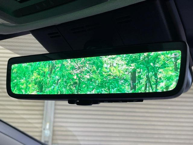 【デジタルインナーミラー】後席の大きな荷物や同乗者で後方が確認しづらい時でも安心!カメラが撮影した車両後方の映像をルームミラー内に表示。クリアな視界で状況の確認が可能です!