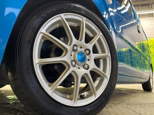�y15�C���`�A���~�z�C�[���z�O�ςɃ}�b�`�����A���~�z�C�[���𑕒����Ă���܂��B�e��A���~�z�C�[����A�X�^�b�h���X�^�C�����戵�����Ă���܂��B���񂲑��k����������