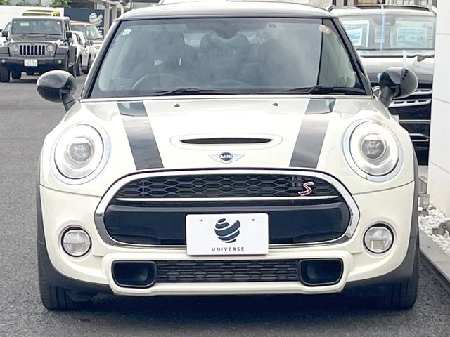 ●ご覧の通り綺麗な状態を維持しているお車ですが、小さなキズの状況や他の箇所のお写真もお送りできます。ご遠方の方でも安心してご検討いただける様、お客様のご希望に応じて出来る限りご対応させていただきます。
