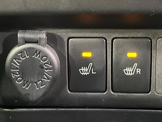 【シートヒーター】寒い日に重宝するシートヒーター!エアコンより早く温まってくれるので寒がりの人も安心ですね♪エアコンの温風は乾燥するから苦手、という方にもをおすすめです。