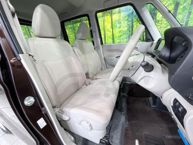 運転席シート廻りは使用感も少なく、良好な状態となっています。丁寧に使われていたことがよくわかりますね。