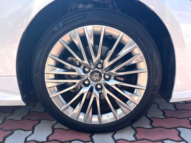 �y����18�C���`�A���~�z�C�[���z�O�ςɃ}�b�`���������A���~�z�C�[���𑕒����Ă���܂��B�e��ЊO�A���~�z�C�[����A�X�^�b�h���X�^�C�����戵�����Ă���܂��B���񂲑��k����������