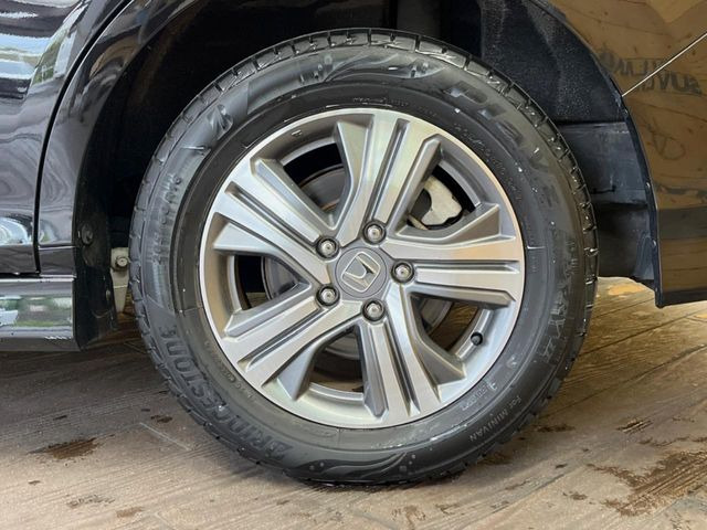 �y����16�C���`�A���~�z�C�[���z�O�ςɃ}�b�`���������A���~�z�C�[���𑕒����Ă���܂��B�e��ЊO�A���~�z�C�[����A�X�^�b�h���X�^�C�����戵�����Ă���܂��B���񂲑��k����������