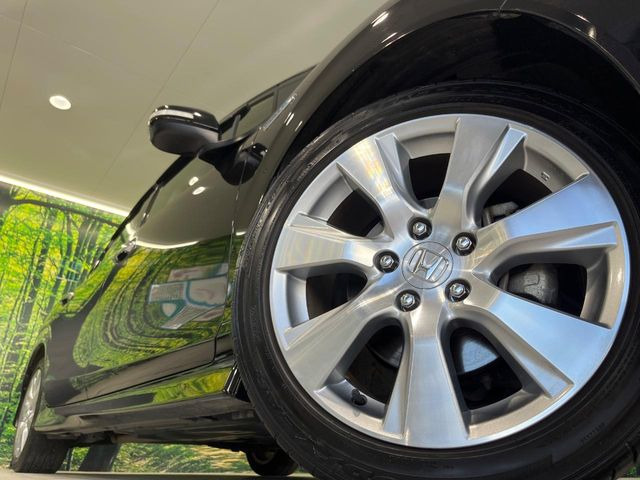 �y����17�C���`�A���~�z�C�[���z�O�ςɃ}�b�`���������A���~�z�C�[���𑕒����Ă���܂��B�e��ЊO�A���~�z�C�[����A�X�^�b�h���X�^�C�����戵�����Ă���܂��B���񂲑��k����������