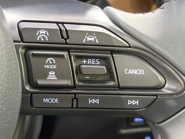 【レーダークルーズコントロール】高速道路での長距離走行が楽に!!自動で速度を保つクルーズコントロールが、衝突軽減システムと連携し、前方の車両を感知して車間を保つように速度調節してくれます!!
