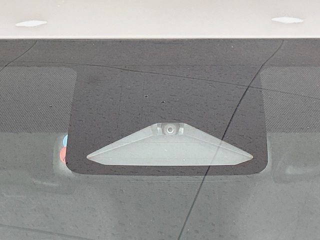 【トヨタセーフティセンス】走行中に前方の車両等を認識し、衝突しそうな時は警報とブレーキで衝突回避と被害軽減をアシスト。より安全にドライブをお楽しみいただけます。