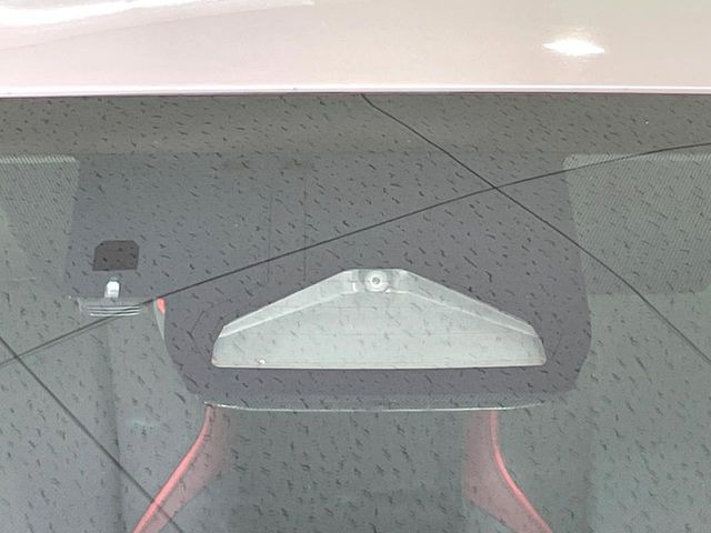 【トヨタセーフティセンス】走行中に前方の車両等を認識し、衝突しそうな時は警報とブレーキで衝突回避と被害軽減をアシスト。より安全にドライブをお楽しみいただけます。