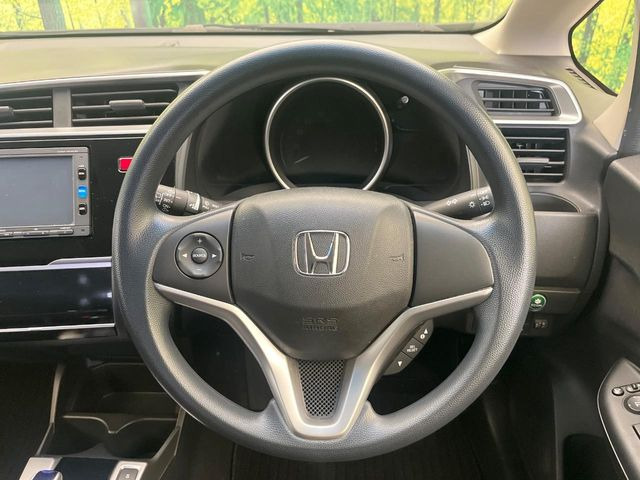 【ステアリングスイッチ】運転中、前方から目線をそらすことなく、オーディオ等の操作が可能な便利機能!安心&快適なドライブを演出してくれます♪