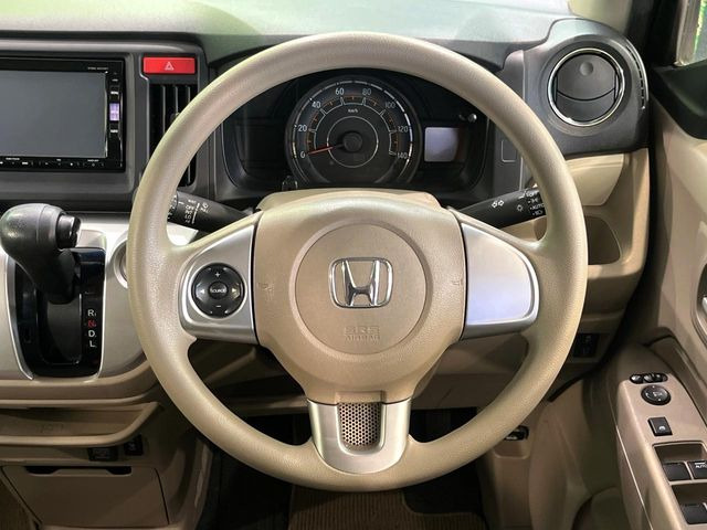 【ステアリングスイッチ】運転中、前方から目線をそらすことなく、オーディオ等の操作が可能な便利機能!安心&快適なドライブを演出してくれます♪