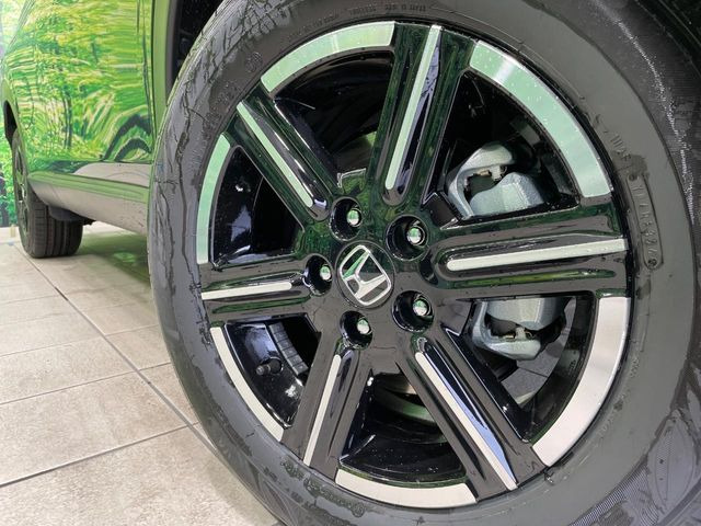 �y����18�C���`�A���~�z�C�[���z�O�ςɃ}�b�`���������A���~�z�C�[���𑕒����Ă���܂��B�e��ЊO�A���~�z�C�[����A�X�^�b�h���X�^�C�����戵�����Ă���܂��B���񂲑��k����������