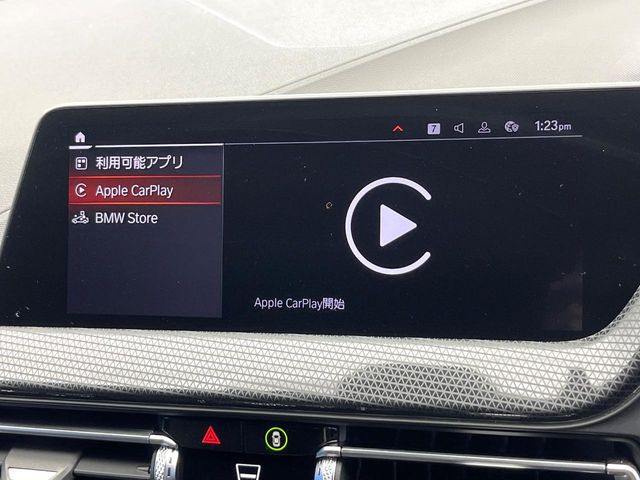 ��Apple Car Play:�X�}�z�Ƃ̗L���ڑ��ŁA�i�r�E�I�[�f�B�I�Đ��ȂǃX�}�z�̃A�v���@�\����ʂł��g����֗��@�\�ł�!