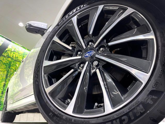 �y����18�C���`�A���~�z�C�[���z�O�ςɃ}�b�`���������A���~�z�C�[���𑕒����Ă���܂��B�e��ЊO�A���~�z�C�[����A�X�^�b�h���X�^�C�����戵�����Ă���܂��B���񂲑��k����������