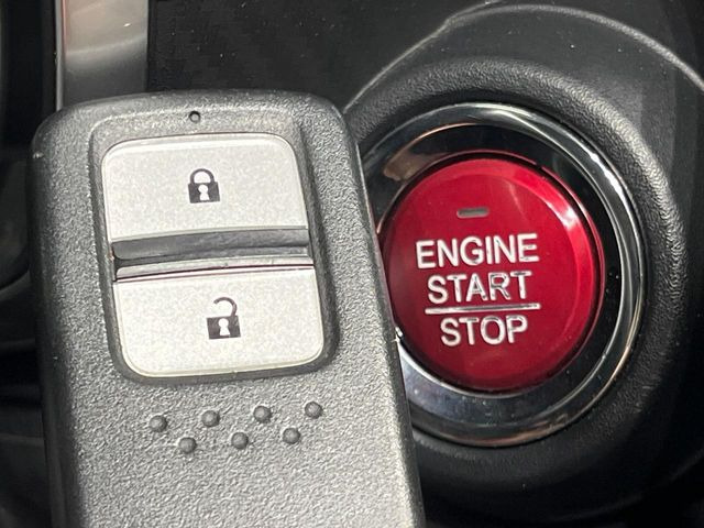 �yHonda�X�}�[�g�L�[�z�J�o����|�P�b�g�ɓ��ꂽ�܂܂ł��h�A�̎{���E�������\�ȃX�}�[�g�L�[�𑕔��B�G���W���̃I���E�I�t�����J�M�����o���K�v����������Ƃ��Ă��֗��ł���
