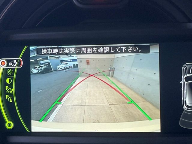 ●バックカメラ:不安な駐車もこれで安心!レーンアシスト付きなので狭い箇所での駐車もラクラクです!
