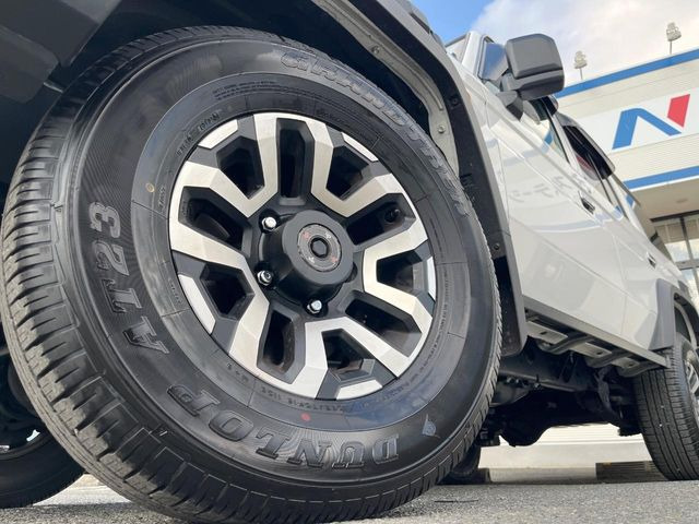 �y����16�C���`�A���~�z�C�[���z�O�ςɃ}�b�`���������A���~�z�C�[���𑕒����Ă���܂��B�e��ЊO�A���~�z�C�[����A�X�^�b�h���X�^�C�����戵�����Ă���܂��B���񂲑��k����������