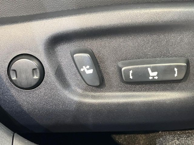 【パワーシート】スイッチ一つで簡単にシートの微調整が可能!電動だから力もいりません!快適なシートポジションにセットして、快適なドライブをお楽しみください。