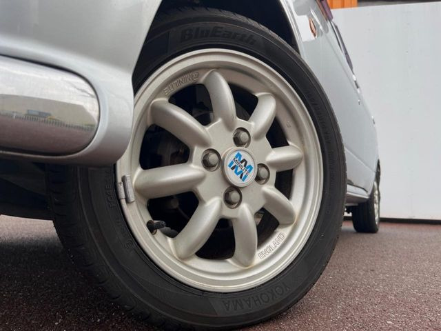 �y����14�C���`�A���~�z�C�[���z�O�ςɃ}�b�`�����A���~�z�C�[���𑕒����Ă���܂��B�e��A���~�z�C�[����A�X�^�b�h���X�^�C�����戵�����Ă���܂��B���񂲑��k����������