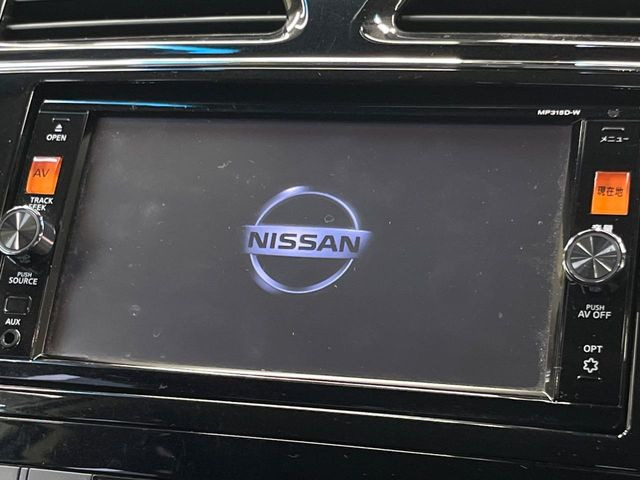 【純正ナビ】人気の純正ナビを装備。オーディオ機能も充実しており、Bluetooth接続すればお持ちのスマホやMP3プレイヤーの音楽を再生可能!毎日の運転がさらに楽しくなります!!