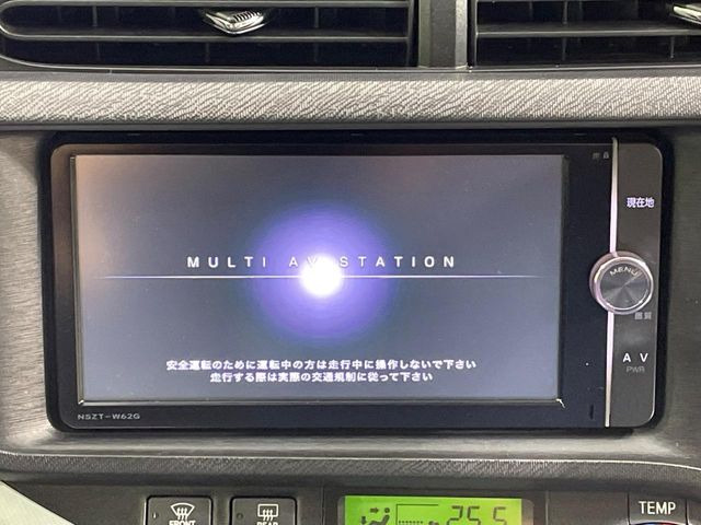 【純正ナビ】人気の純正ナビを装備。オーディオ機能も充実しており、Bluetooth接続すればお持ちのスマホやMP3プレイヤーの音楽を再生可能!毎日の運転がさらに楽しくなります!!