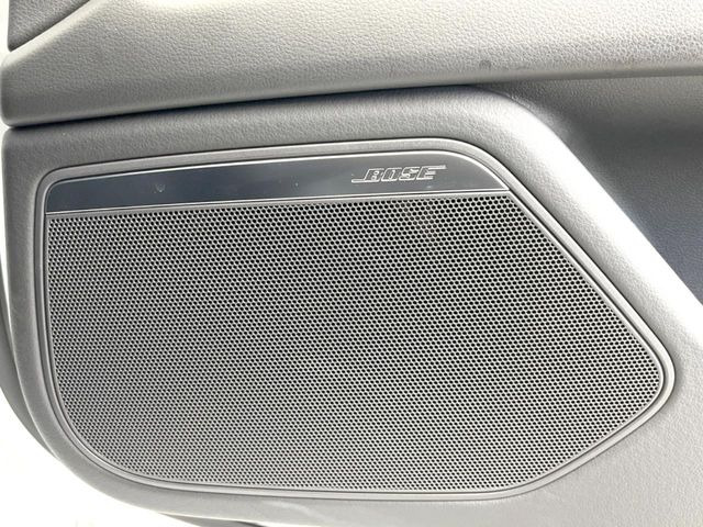��BOSE�T���E���h�V�X�e��:���f�����ɍœK�Ȓ������{���ꂽ�A�l�C�̃T�E���h�V�X�e���ł��B�ʏ�̃X�s�[�J�[�Ɣ�r���Ă����̍L���肪�������܂��B���񂲗��X�̏ゲ�̊����������B