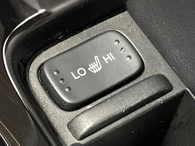 【シートヒーター】寒い日に重宝するシートヒーター!エアコンより早く温まってくれるので寒がりの人も安心ですね♪エアコンの温風は乾燥するから苦手、という方にもをおすすめです。