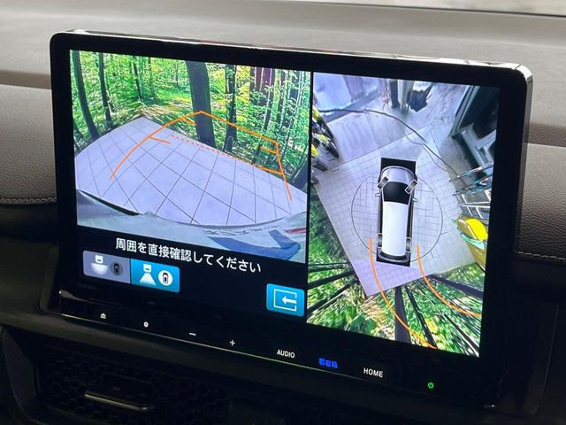 【マルチビューカメラシステム】専用のカメラにより、上から見下ろしたような視点で360度クルマの周囲を確認することができます☆死角部分も確認しやすく、狭い場所での切り返しや駐車もスムーズに行えます。
