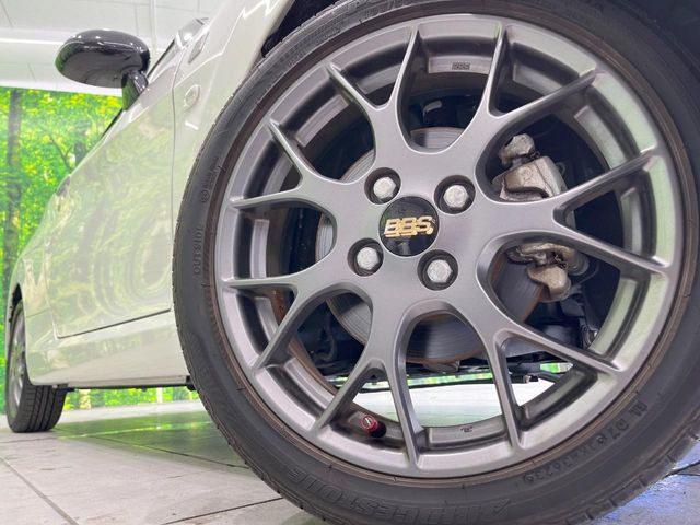 �y16�C���`�A���~�z�C�[���z�O�ςɃ}�b�`�����A���~�z�C�[���𑕒����Ă���܂��B�e��A���~�z�C�[����A�X�^�b�h���X�^�C�����戵�����Ă���܂��B���񂲑��k����������