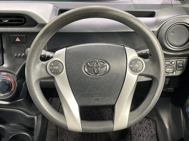 インテリアに合わせたデザインのステアリングは、運転される方のことも考え、運転しやすい形状、大きさです。是非一度、実際に触ってお確かめください。