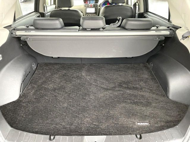 後席を格納すると、これだけの広さが!シーンに合わせたシートアレンジで、大きな荷物も積むことが出来ます♪