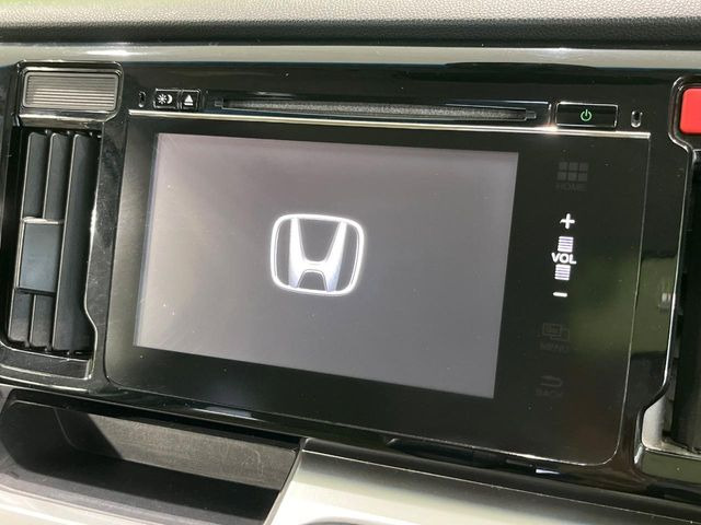 【ディスプレイオーディオ】お持ちのスマホやMP3プレイヤーとの無線接続で音楽再生が可能!コードで繋ぐわずらわしさも無く、手軽にお気に入りの音楽を楽しめます。