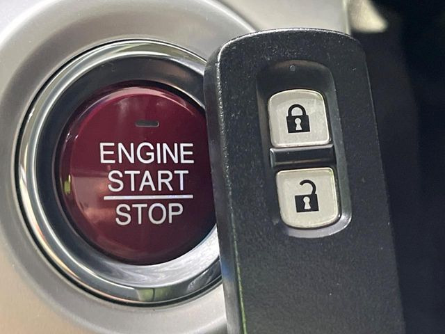 �yHonda�X�}�[�g�L�[�z�J�o����|�P�b�g�ɓ��ꂽ�܂܂ł��h�A�̎{���E�������\�ȃX�}�[�g�L�[�𑕔��B�G���W���̃I���E�I�t�����J�M�����o���K�v����������Ƃ��Ă��֗��ł���