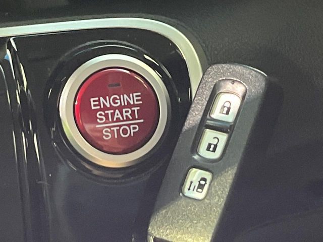 �yHonda�X�}�[�g�L�[�z�J�o����|�P�b�g�ɓ��ꂽ�܂܂ł��h�A�̎{���E�������\�ȃX�}�[�g�L�[�𑕔��B�G���W���̃I���E�I�t�����J�M�����o���K�v����������Ƃ��Ă��֗��ł���