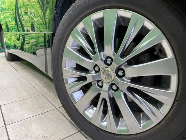 �y����18�C���`�A���~�z�C�[���z�O�ςɃ}�b�`���������A���~�z�C�[���𑕒����Ă���܂��B�e��ЊO�A���~�z�C�[����A�X�^�b�h���X�^�C�����戵�����Ă���܂��B���񂲑��k����������