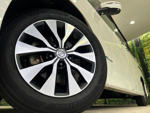 �y����16�C���`�A���~�z�C�[���z�O�ςɃ}�b�`���������A���~�z�C�[���𑕒����Ă���܂��B�e��ЊO�A���~�z�C�[����A�X�^�b�h���X�^�C�����戵�����Ă���܂��B���񂲑��k����������