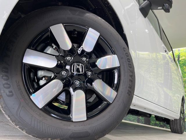 �y����15�C���`�A���~�z�C�[���z�O�ςɃ}�b�`���������A���~�z�C�[���𑕒����Ă���܂��B�e��ЊO�A���~�z�C�[����A�X�^�b�h���X�^�C�����戵�����Ă���܂��B���񂲑��k����������