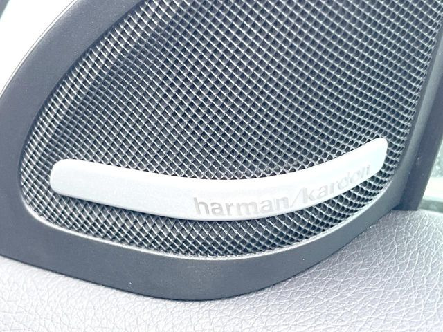 ��harman/kardon�T�E���h�V�X�e��:�I�[�f�B�I��僁�[�J�[����|����v���~�A���X�s�[�J�[�𑕔��B�����̃X�s�[�J�[����A���̗������܂ŕ����鍂�i���ȉ��y�����y���݂��������܂��B