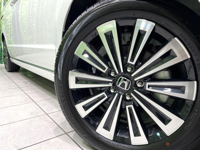 �y����17�C���`�A���~�z�C�[���z�O�ςɃ}�b�`���������A���~�z�C�[���𑕒����Ă���܂��B�e��ЊO�A���~�z�C�[����A�X�^�b�h���X�^�C�����戵�����Ă���܂��B���񂲑��k����������
