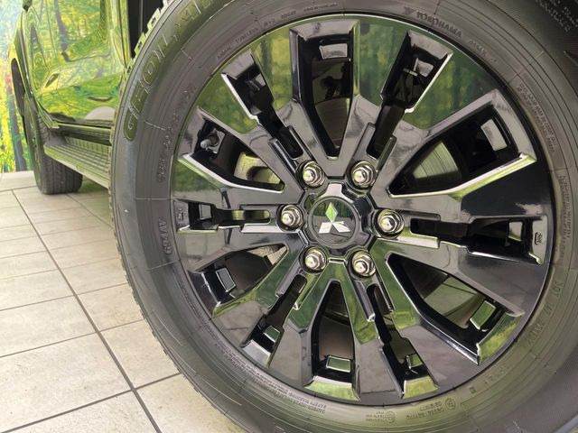 �y����18�C���`�A���~�z�C�[���z�O�ςɃ}�b�`���������A���~�z�C�[���𑕒����Ă���܂��B�e��ЊO�A���~�z�C�[����A�X�^�b�h���X�^�C�����戵�����Ă���܂��B���񂲑��k����������