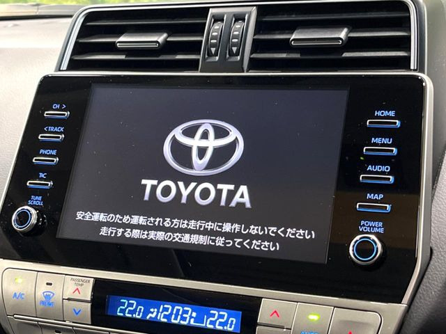 【メーカー純正ナビ】インテリアに溶け込むスタイリッシュな「専用設計」メーカーナビを装備♪視認性や操作性など基本性能にも優れ、より上質なカーライフをお楽しみいただけます。