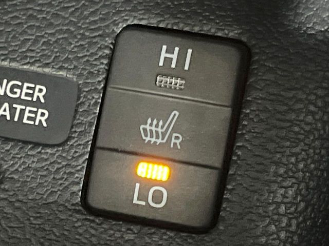 【シートヒーター】寒い日に重宝するシートヒーター!エアコンより早く温まってくれるので寒がりの人も安心ですね♪エアコンの温風は乾燥するから苦手、という方にもをおすすめです。