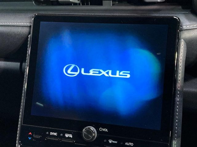 �y9.8�C���` �f�B�X�v���C�I�[�f�B�I�z���ʂ̃f�B�X�v���C��AppleCarPlay��AndroidAuto�����p�\�B�傫�ȉ�ʂŃX�}�z�i�r�A�v���������p���������܂���