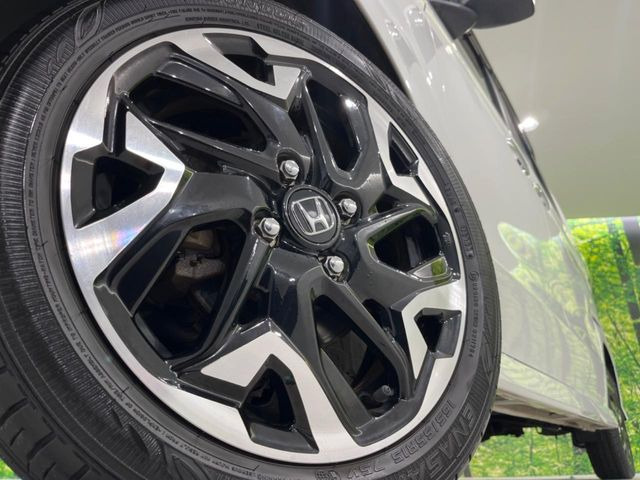 �y����15�C���`�A���~�z�C�[���z�O�ςɃ}�b�`���������A���~�z�C�[���𑕒����Ă���܂��B�e��ЊO�A���~�z�C�[����A�X�^�b�h���X�^�C�����戵�����Ă���܂��B���񂲑��k����������