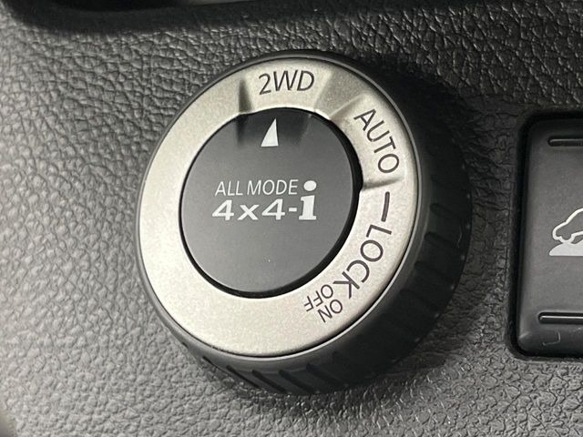 �y�I�[�����[�h4&times;4�z2WD/4WD���[�h����y�ɐ؂�ւ��\�B�R��d����2WD�A�X�^�b�N���ɖ𗧂�LOCK�AAUTO���[�h�ł�4WD�̔z���������Œ������A�H�ʏ󋵂��킸���肵��������T�|�[�g�B
