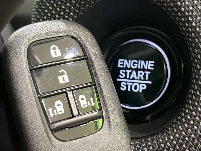 �yHonda�X�}�[�g�L�[�z�J�o����|�P�b�g�ɓ��ꂽ�܂܂ł��h�A�̎{���E�������\�ȃX�}�[�g�L�[�𑕔��B�G���W���̃I���E�I�t�����J�M�����o���K�v����������Ƃ��Ă��֗��ł���